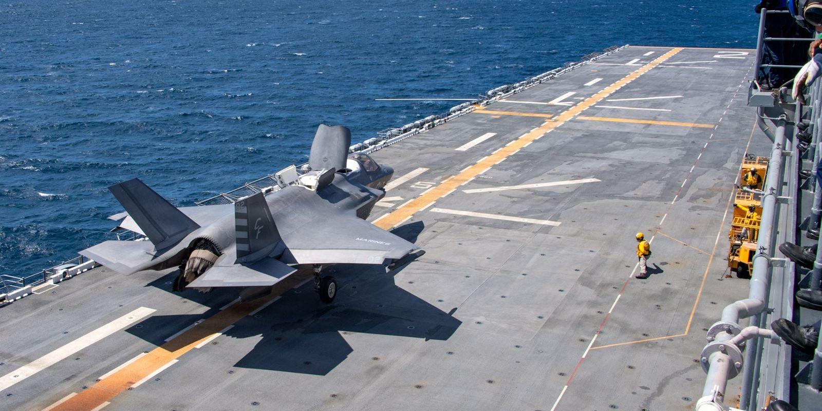 Aviators Lose Path to Amphibious Command in Sudden Navy Policy Shift